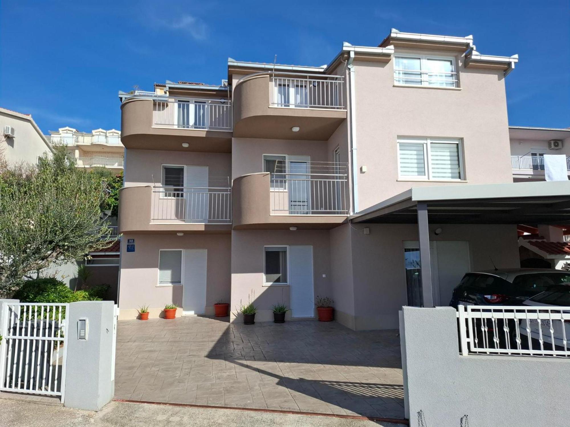 Apartment Ante Dugi Rat Bagian luar foto
